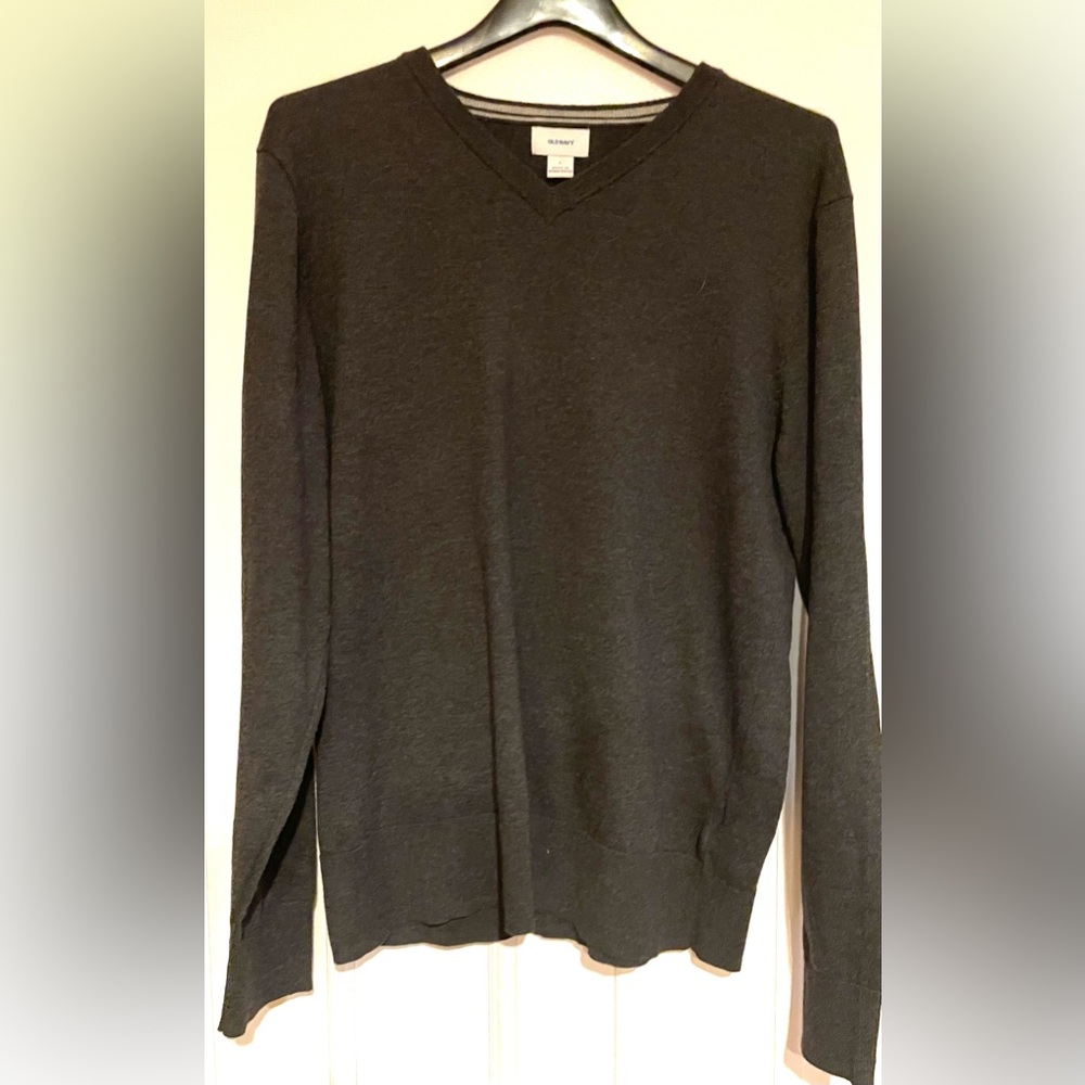 Old Navy grey sweater. Unisex. Size L